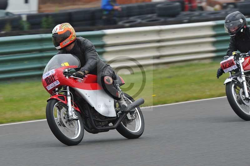 Mallory park Leicestershire;Mallory park photographs;Motorcycle action photographs;classic bikes;event digital images;eventdigitalimages;mallory park;no limits trackday;peter wileman photography;vintage bikes;vintage motorcycles;vmcc festival 1000 bikes