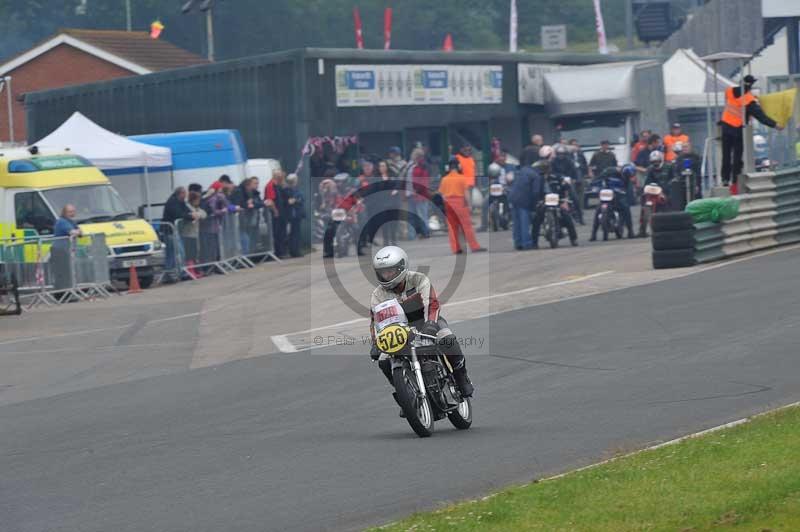 Mallory park Leicestershire;Mallory park photographs;Motorcycle action photographs;classic bikes;event digital images;eventdigitalimages;mallory park;no limits trackday;peter wileman photography;vintage bikes;vintage motorcycles;vmcc festival 1000 bikes