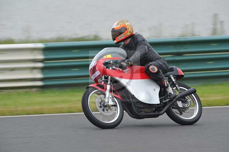 Mallory park Leicestershire;Mallory park photographs;Motorcycle action photographs;classic bikes;event digital images;eventdigitalimages;mallory park;no limits trackday;peter wileman photography;vintage bikes;vintage motorcycles;vmcc festival 1000 bikes