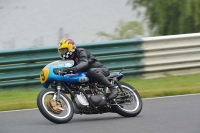 Mallory-park-Leicestershire;Mallory-park-photographs;Motorcycle-action-photographs;classic-bikes;event-digital-images;eventdigitalimages;mallory-park;no-limits-trackday;peter-wileman-photography;vintage-bikes;vintage-motorcycles;vmcc-festival-1000-bikes