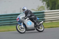 Mallory-park-Leicestershire;Mallory-park-photographs;Motorcycle-action-photographs;classic-bikes;event-digital-images;eventdigitalimages;mallory-park;no-limits-trackday;peter-wileman-photography;vintage-bikes;vintage-motorcycles;vmcc-festival-1000-bikes