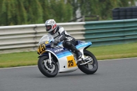 Mallory-park-Leicestershire;Mallory-park-photographs;Motorcycle-action-photographs;classic-bikes;event-digital-images;eventdigitalimages;mallory-park;no-limits-trackday;peter-wileman-photography;vintage-bikes;vintage-motorcycles;vmcc-festival-1000-bikes