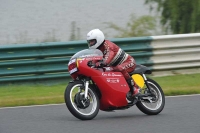 Mallory-park-Leicestershire;Mallory-park-photographs;Motorcycle-action-photographs;classic-bikes;event-digital-images;eventdigitalimages;mallory-park;no-limits-trackday;peter-wileman-photography;vintage-bikes;vintage-motorcycles;vmcc-festival-1000-bikes