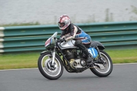 Mallory-park-Leicestershire;Mallory-park-photographs;Motorcycle-action-photographs;classic-bikes;event-digital-images;eventdigitalimages;mallory-park;no-limits-trackday;peter-wileman-photography;vintage-bikes;vintage-motorcycles;vmcc-festival-1000-bikes