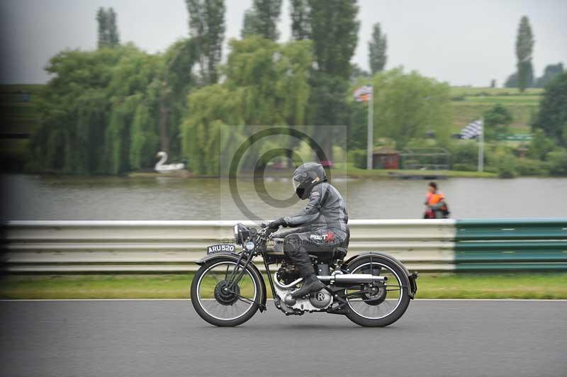 Mallory park Leicestershire;Mallory park photographs;Motorcycle action photographs;classic bikes;event digital images;eventdigitalimages;mallory park;no limits trackday;peter wileman photography;vintage bikes;vintage motorcycles;vmcc festival 1000 bikes