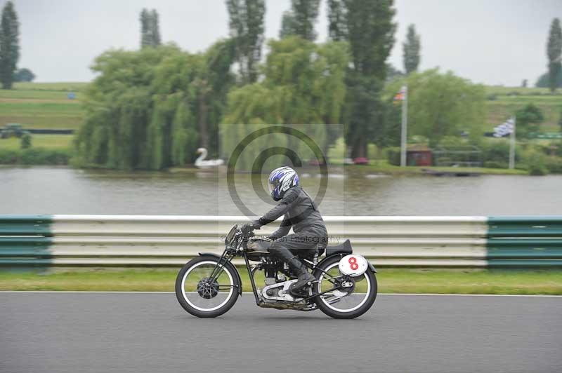 Mallory park Leicestershire;Mallory park photographs;Motorcycle action photographs;classic bikes;event digital images;eventdigitalimages;mallory park;no limits trackday;peter wileman photography;vintage bikes;vintage motorcycles;vmcc festival 1000 bikes