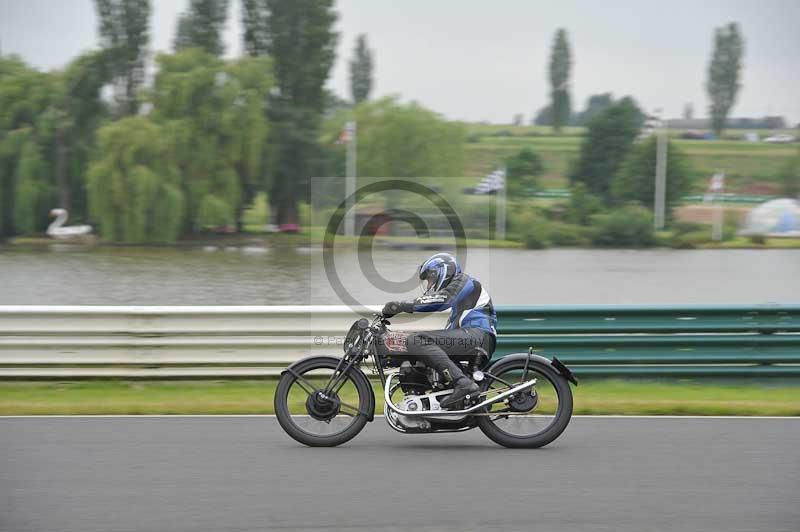 Mallory park Leicestershire;Mallory park photographs;Motorcycle action photographs;classic bikes;event digital images;eventdigitalimages;mallory park;no limits trackday;peter wileman photography;vintage bikes;vintage motorcycles;vmcc festival 1000 bikes