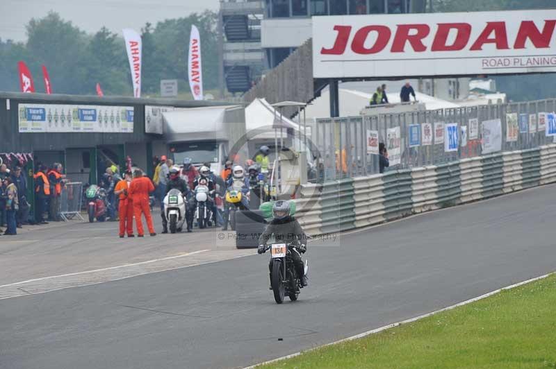 Mallory park Leicestershire;Mallory park photographs;Motorcycle action photographs;classic bikes;event digital images;eventdigitalimages;mallory park;no limits trackday;peter wileman photography;vintage bikes;vintage motorcycles;vmcc festival 1000 bikes