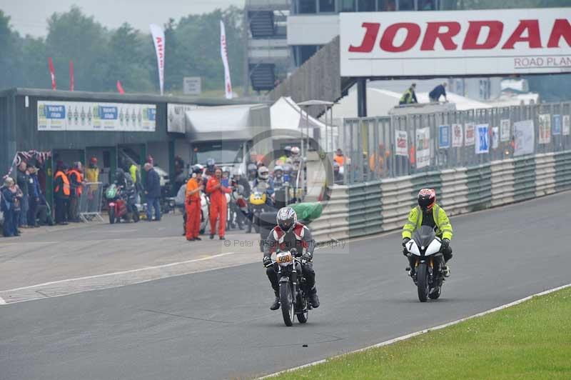 Mallory park Leicestershire;Mallory park photographs;Motorcycle action photographs;classic bikes;event digital images;eventdigitalimages;mallory park;no limits trackday;peter wileman photography;vintage bikes;vintage motorcycles;vmcc festival 1000 bikes