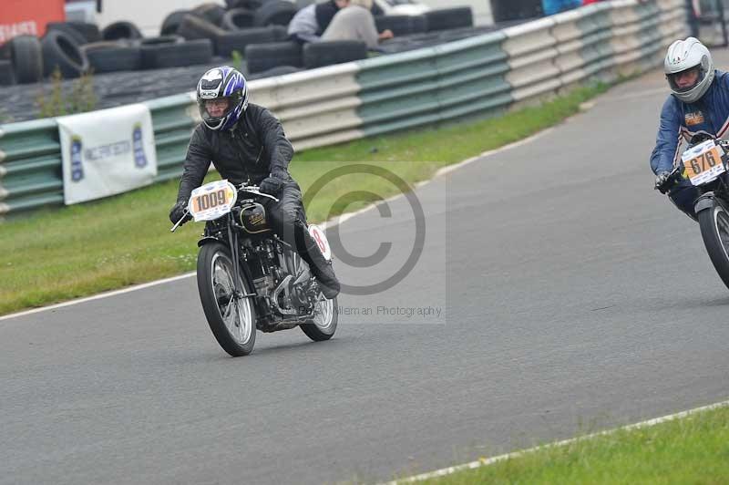 Mallory park Leicestershire;Mallory park photographs;Motorcycle action photographs;classic bikes;event digital images;eventdigitalimages;mallory park;no limits trackday;peter wileman photography;vintage bikes;vintage motorcycles;vmcc festival 1000 bikes