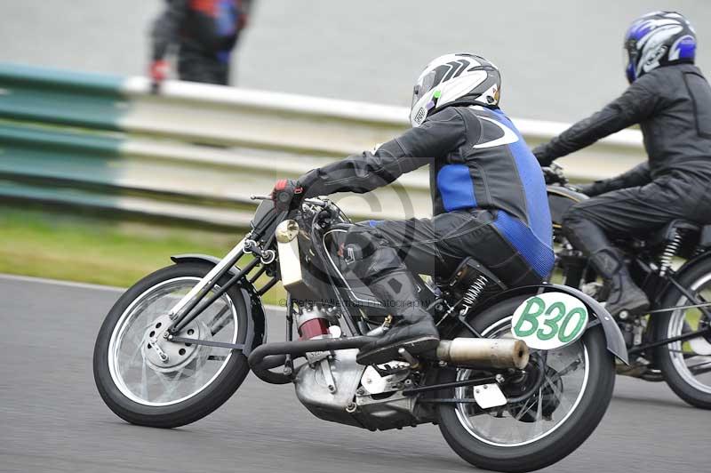 Mallory park Leicestershire;Mallory park photographs;Motorcycle action photographs;classic bikes;event digital images;eventdigitalimages;mallory park;no limits trackday;peter wileman photography;vintage bikes;vintage motorcycles;vmcc festival 1000 bikes