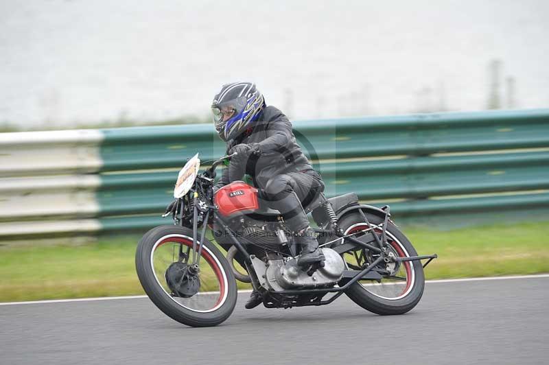 Mallory park Leicestershire;Mallory park photographs;Motorcycle action photographs;classic bikes;event digital images;eventdigitalimages;mallory park;no limits trackday;peter wileman photography;vintage bikes;vintage motorcycles;vmcc festival 1000 bikes