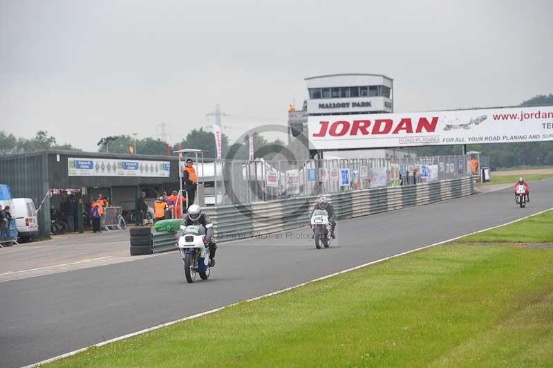 Mallory park Leicestershire;Mallory park photographs;Motorcycle action photographs;classic bikes;event digital images;eventdigitalimages;mallory park;no limits trackday;peter wileman photography;vintage bikes;vintage motorcycles;vmcc festival 1000 bikes