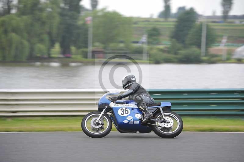 Mallory park Leicestershire;Mallory park photographs;Motorcycle action photographs;classic bikes;event digital images;eventdigitalimages;mallory park;no limits trackday;peter wileman photography;vintage bikes;vintage motorcycles;vmcc festival 1000 bikes