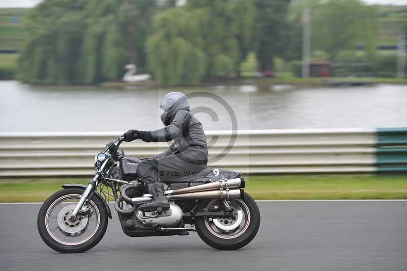 Mallory park Leicestershire;Mallory park photographs;Motorcycle action photographs;classic bikes;event digital images;eventdigitalimages;mallory park;no limits trackday;peter wileman photography;vintage bikes;vintage motorcycles;vmcc festival 1000 bikes