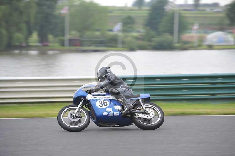 Mallory park Leicestershire;Mallory park photographs;Motorcycle action photographs;classic bikes;event digital images;eventdigitalimages;mallory park;no limits trackday;peter wileman photography;vintage bikes;vintage motorcycles;vmcc festival 1000 bikes