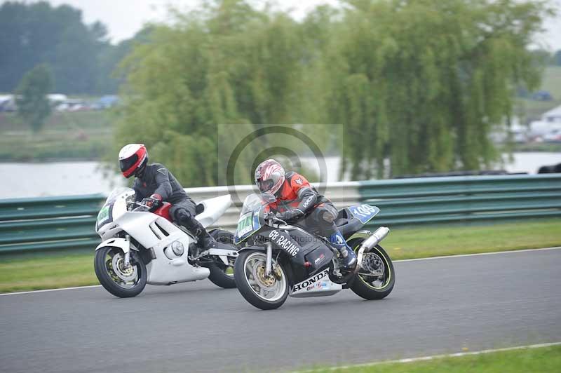 Mallory park Leicestershire;Mallory park photographs;Motorcycle action photographs;classic bikes;event digital images;eventdigitalimages;mallory park;no limits trackday;peter wileman photography;vintage bikes;vintage motorcycles;vmcc festival 1000 bikes