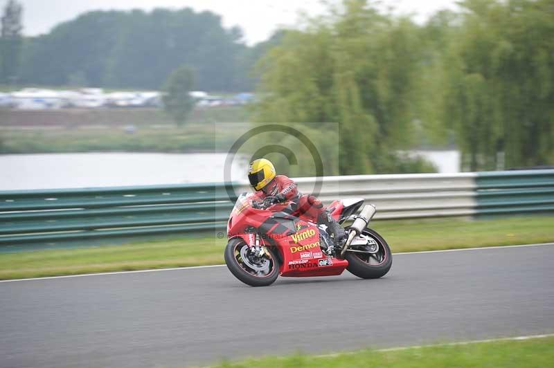 Mallory park Leicestershire;Mallory park photographs;Motorcycle action photographs;classic bikes;event digital images;eventdigitalimages;mallory park;no limits trackday;peter wileman photography;vintage bikes;vintage motorcycles;vmcc festival 1000 bikes