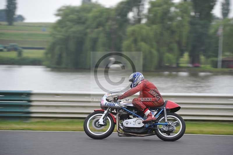 Mallory park Leicestershire;Mallory park photographs;Motorcycle action photographs;classic bikes;event digital images;eventdigitalimages;mallory park;no limits trackday;peter wileman photography;vintage bikes;vintage motorcycles;vmcc festival 1000 bikes