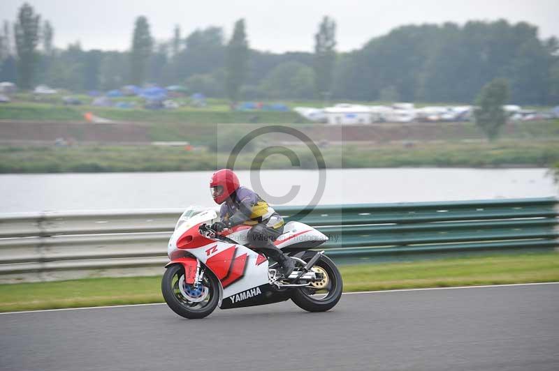 Mallory park Leicestershire;Mallory park photographs;Motorcycle action photographs;classic bikes;event digital images;eventdigitalimages;mallory park;no limits trackday;peter wileman photography;vintage bikes;vintage motorcycles;vmcc festival 1000 bikes