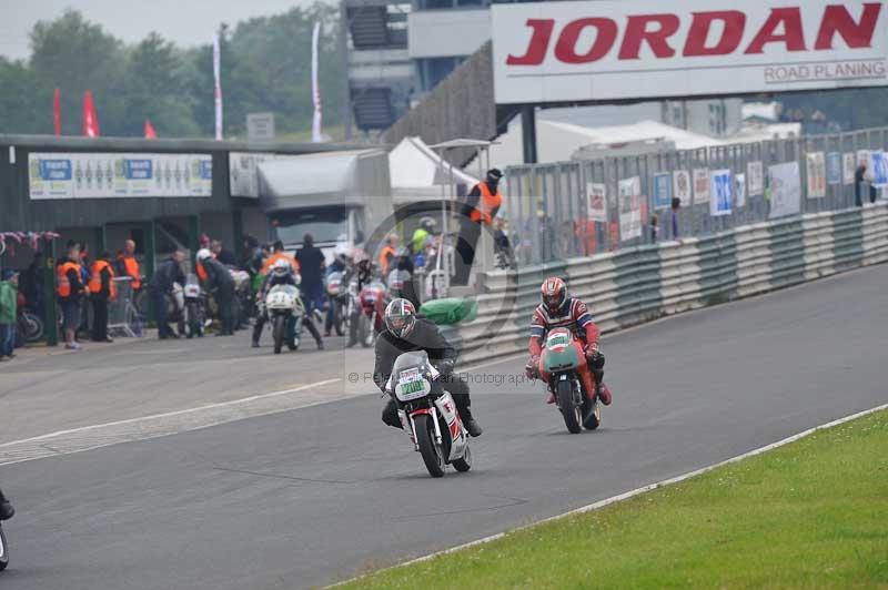 Mallory park Leicestershire;Mallory park photographs;Motorcycle action photographs;classic bikes;event digital images;eventdigitalimages;mallory park;no limits trackday;peter wileman photography;vintage bikes;vintage motorcycles;vmcc festival 1000 bikes