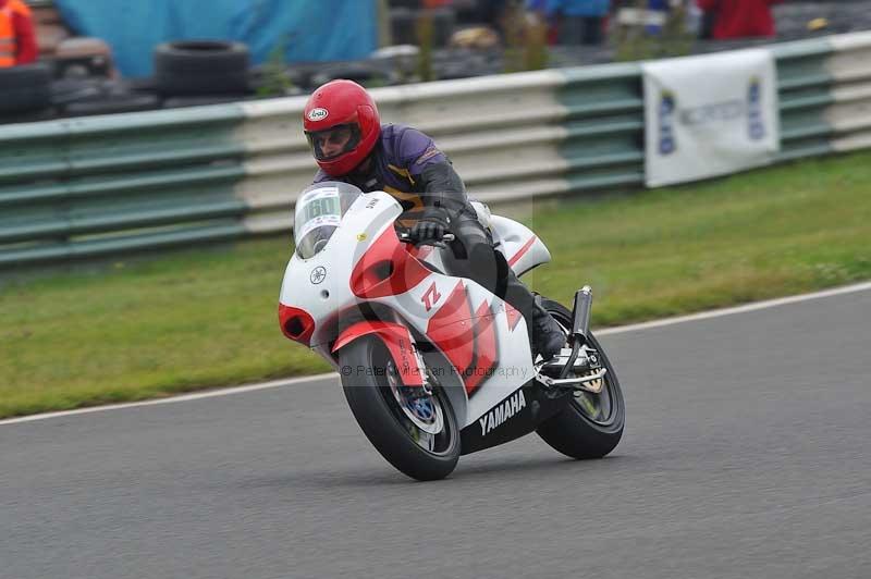 Mallory park Leicestershire;Mallory park photographs;Motorcycle action photographs;classic bikes;event digital images;eventdigitalimages;mallory park;no limits trackday;peter wileman photography;vintage bikes;vintage motorcycles;vmcc festival 1000 bikes