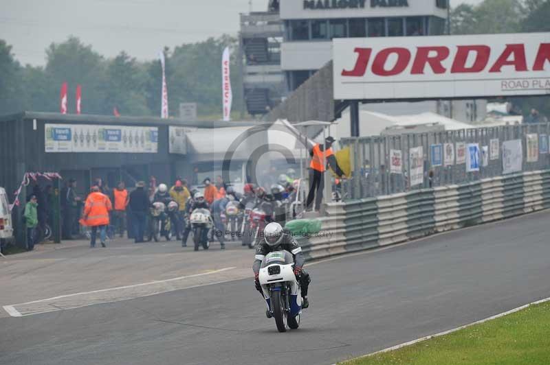 Mallory park Leicestershire;Mallory park photographs;Motorcycle action photographs;classic bikes;event digital images;eventdigitalimages;mallory park;no limits trackday;peter wileman photography;vintage bikes;vintage motorcycles;vmcc festival 1000 bikes