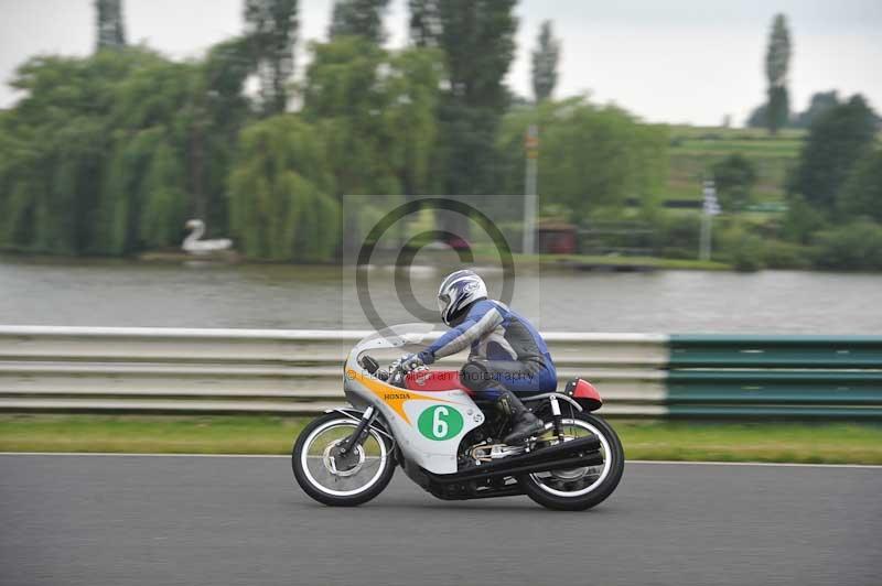 Mallory park Leicestershire;Mallory park photographs;Motorcycle action photographs;classic bikes;event digital images;eventdigitalimages;mallory park;no limits trackday;peter wileman photography;vintage bikes;vintage motorcycles;vmcc festival 1000 bikes