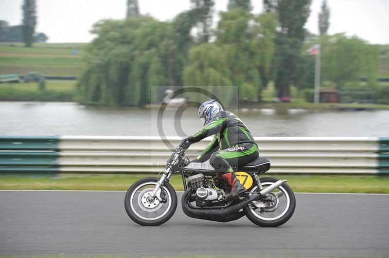 Mallory park Leicestershire;Mallory park photographs;Motorcycle action photographs;classic bikes;event digital images;eventdigitalimages;mallory park;no limits trackday;peter wileman photography;vintage bikes;vintage motorcycles;vmcc festival 1000 bikes