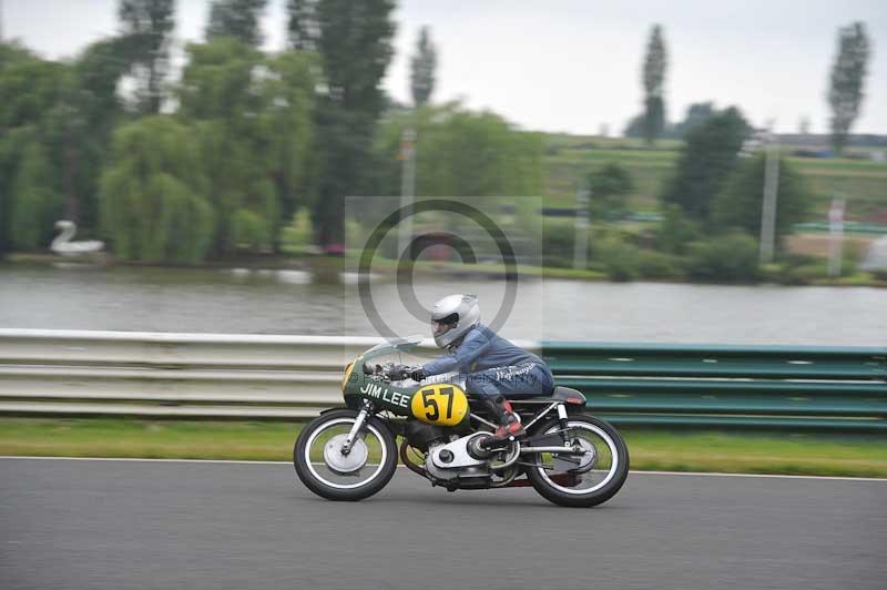 Mallory park Leicestershire;Mallory park photographs;Motorcycle action photographs;classic bikes;event digital images;eventdigitalimages;mallory park;no limits trackday;peter wileman photography;vintage bikes;vintage motorcycles;vmcc festival 1000 bikes