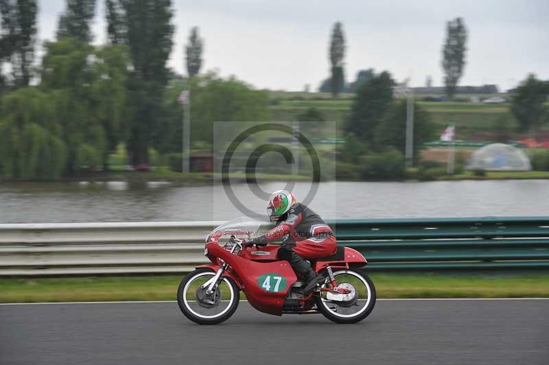 Mallory park Leicestershire;Mallory park photographs;Motorcycle action photographs;classic bikes;event digital images;eventdigitalimages;mallory park;no limits trackday;peter wileman photography;vintage bikes;vintage motorcycles;vmcc festival 1000 bikes