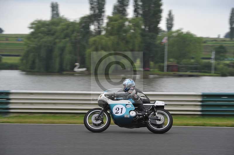 Mallory park Leicestershire;Mallory park photographs;Motorcycle action photographs;classic bikes;event digital images;eventdigitalimages;mallory park;no limits trackday;peter wileman photography;vintage bikes;vintage motorcycles;vmcc festival 1000 bikes