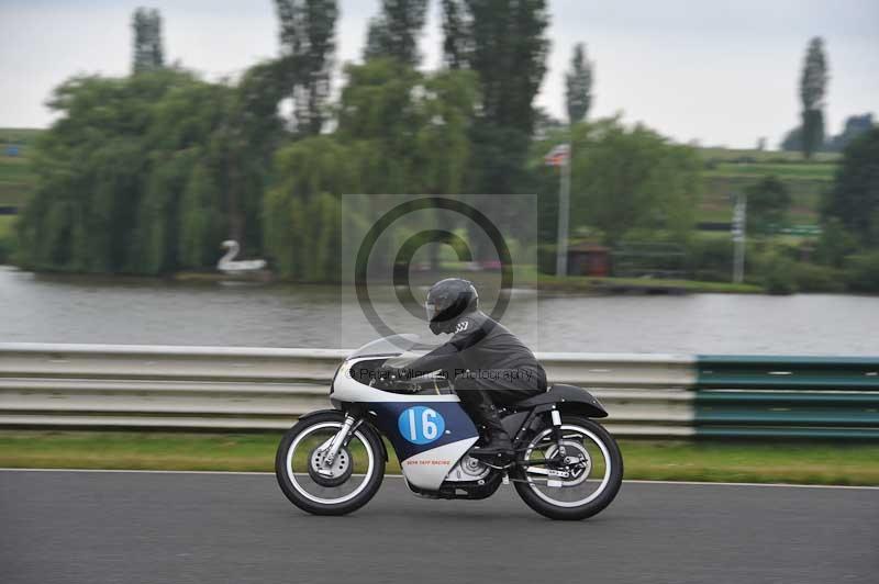 Mallory park Leicestershire;Mallory park photographs;Motorcycle action photographs;classic bikes;event digital images;eventdigitalimages;mallory park;no limits trackday;peter wileman photography;vintage bikes;vintage motorcycles;vmcc festival 1000 bikes