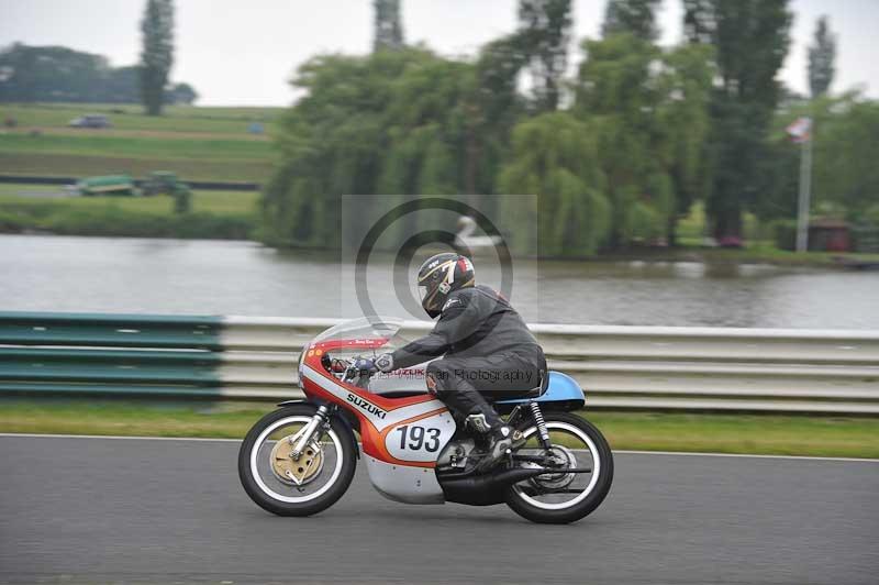 Mallory park Leicestershire;Mallory park photographs;Motorcycle action photographs;classic bikes;event digital images;eventdigitalimages;mallory park;no limits trackday;peter wileman photography;vintage bikes;vintage motorcycles;vmcc festival 1000 bikes