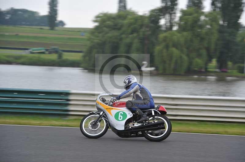 Mallory park Leicestershire;Mallory park photographs;Motorcycle action photographs;classic bikes;event digital images;eventdigitalimages;mallory park;no limits trackday;peter wileman photography;vintage bikes;vintage motorcycles;vmcc festival 1000 bikes