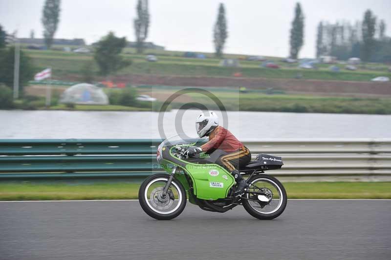 Mallory park Leicestershire;Mallory park photographs;Motorcycle action photographs;classic bikes;event digital images;eventdigitalimages;mallory park;no limits trackday;peter wileman photography;vintage bikes;vintage motorcycles;vmcc festival 1000 bikes