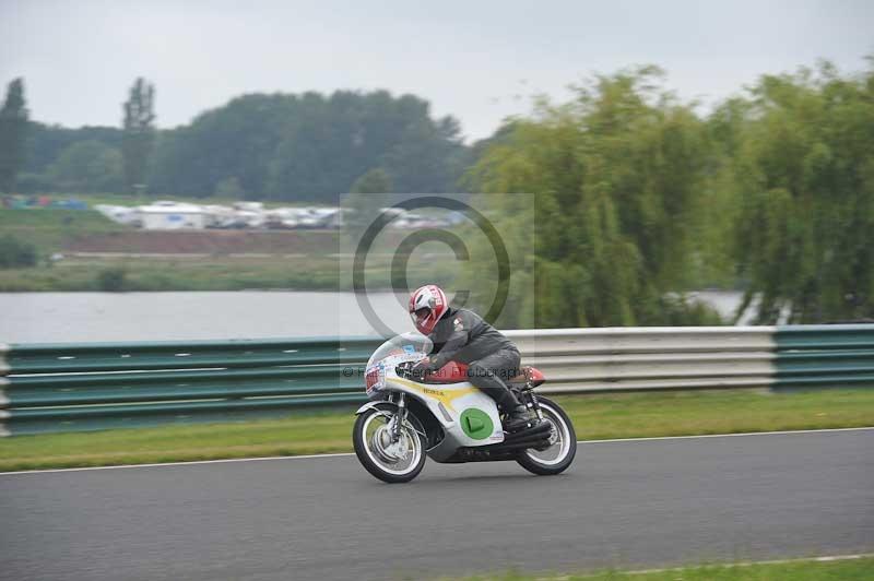 Mallory park Leicestershire;Mallory park photographs;Motorcycle action photographs;classic bikes;event digital images;eventdigitalimages;mallory park;no limits trackday;peter wileman photography;vintage bikes;vintage motorcycles;vmcc festival 1000 bikes