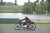 Mallory-park-Leicestershire;Mallory-park-photographs;Motorcycle-action-photographs;classic-bikes;event-digital-images;eventdigitalimages;mallory-park;no-limits-trackday;peter-wileman-photography;vintage-bikes;vintage-motorcycles;vmcc-festival-1000-bikes