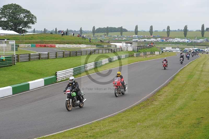 Mallory park Leicestershire;Mallory park photographs;Motorcycle action photographs;classic bikes;event digital images;eventdigitalimages;mallory park;no limits trackday;peter wileman photography;vintage bikes;vintage motorcycles;vmcc festival 1000 bikes