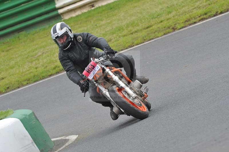 Mallory park Leicestershire;Mallory park photographs;Motorcycle action photographs;classic bikes;event digital images;eventdigitalimages;mallory park;no limits trackday;peter wileman photography;vintage bikes;vintage motorcycles;vmcc festival 1000 bikes