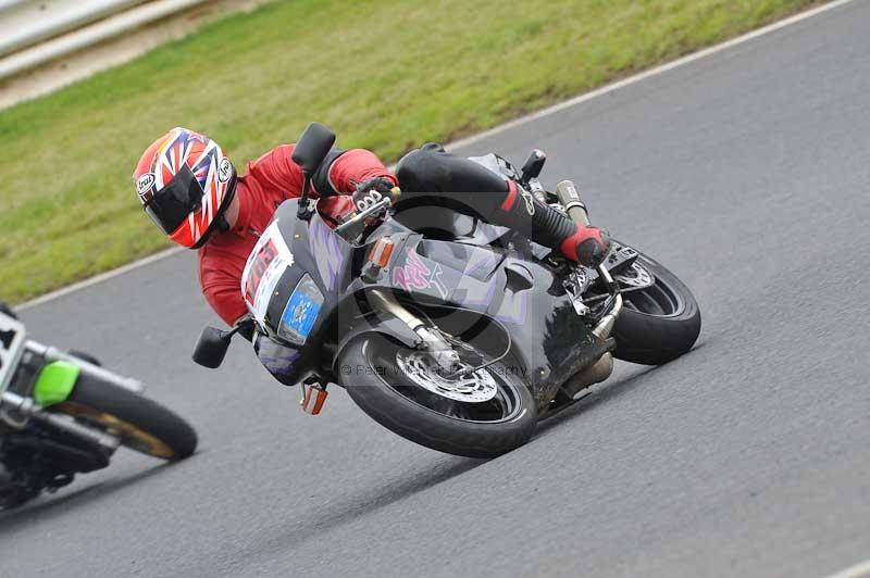 Mallory park Leicestershire;Mallory park photographs;Motorcycle action photographs;classic bikes;event digital images;eventdigitalimages;mallory park;no limits trackday;peter wileman photography;vintage bikes;vintage motorcycles;vmcc festival 1000 bikes