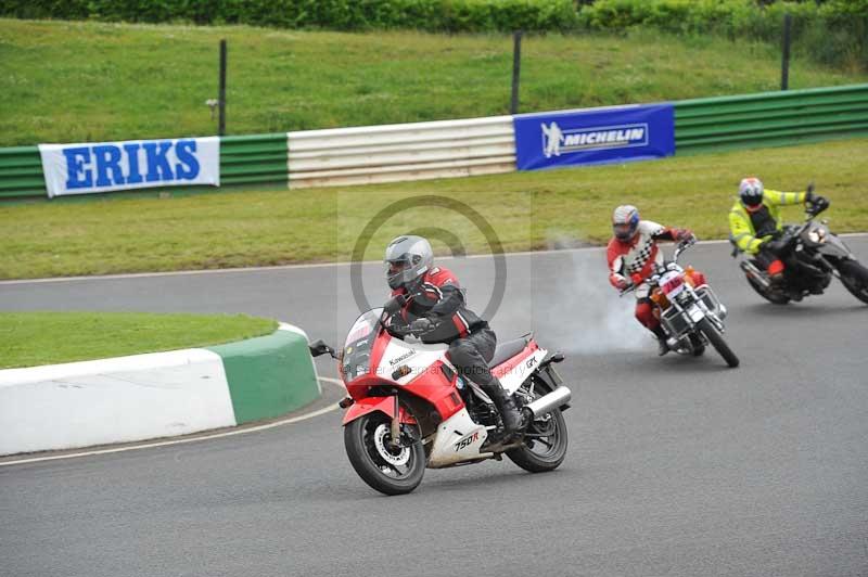 Mallory park Leicestershire;Mallory park photographs;Motorcycle action photographs;classic bikes;event digital images;eventdigitalimages;mallory park;no limits trackday;peter wileman photography;vintage bikes;vintage motorcycles;vmcc festival 1000 bikes