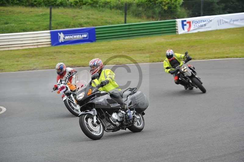 Mallory park Leicestershire;Mallory park photographs;Motorcycle action photographs;classic bikes;event digital images;eventdigitalimages;mallory park;no limits trackday;peter wileman photography;vintage bikes;vintage motorcycles;vmcc festival 1000 bikes