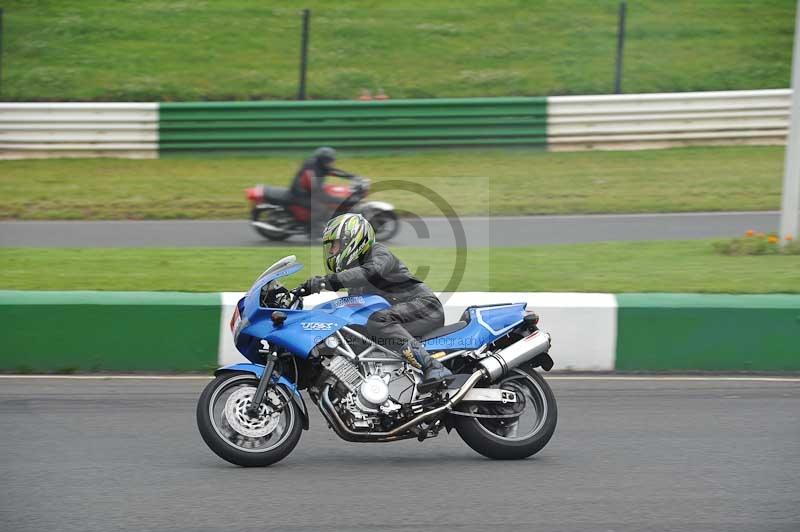 Mallory park Leicestershire;Mallory park photographs;Motorcycle action photographs;classic bikes;event digital images;eventdigitalimages;mallory park;no limits trackday;peter wileman photography;vintage bikes;vintage motorcycles;vmcc festival 1000 bikes