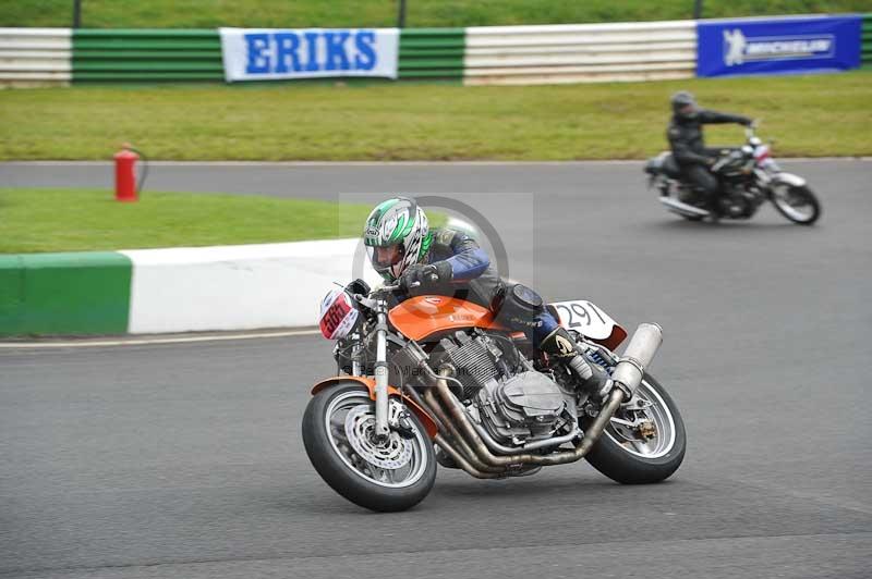 Mallory park Leicestershire;Mallory park photographs;Motorcycle action photographs;classic bikes;event digital images;eventdigitalimages;mallory park;no limits trackday;peter wileman photography;vintage bikes;vintage motorcycles;vmcc festival 1000 bikes