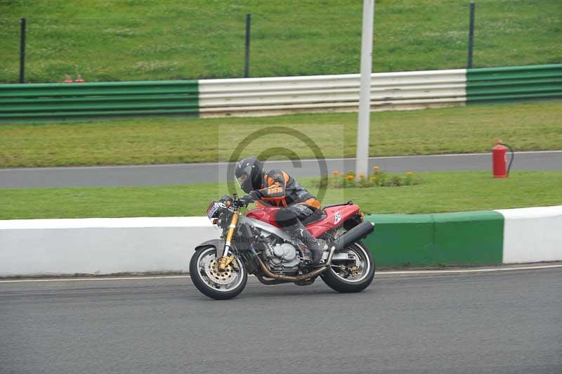 Mallory park Leicestershire;Mallory park photographs;Motorcycle action photographs;classic bikes;event digital images;eventdigitalimages;mallory park;no limits trackday;peter wileman photography;vintage bikes;vintage motorcycles;vmcc festival 1000 bikes