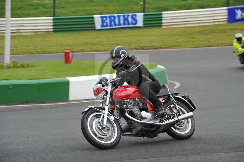 Mallory park Leicestershire;Mallory park photographs;Motorcycle action photographs;classic bikes;event digital images;eventdigitalimages;mallory park;no limits trackday;peter wileman photography;vintage bikes;vintage motorcycles;vmcc festival 1000 bikes