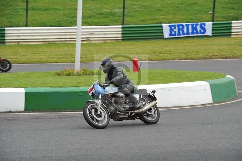 Mallory park Leicestershire;Mallory park photographs;Motorcycle action photographs;classic bikes;event digital images;eventdigitalimages;mallory park;no limits trackday;peter wileman photography;vintage bikes;vintage motorcycles;vmcc festival 1000 bikes