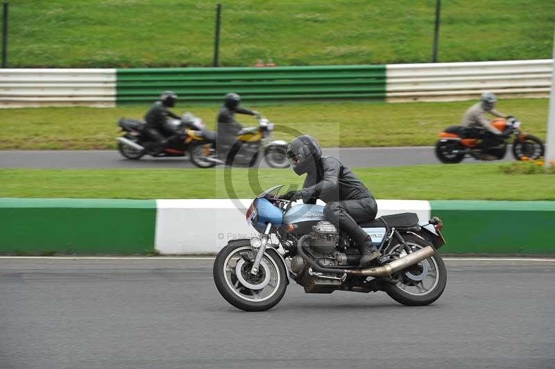 Mallory park Leicestershire;Mallory park photographs;Motorcycle action photographs;classic bikes;event digital images;eventdigitalimages;mallory park;no limits trackday;peter wileman photography;vintage bikes;vintage motorcycles;vmcc festival 1000 bikes