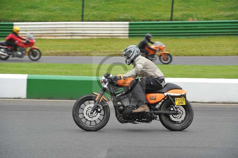 Mallory park Leicestershire;Mallory park photographs;Motorcycle action photographs;classic bikes;event digital images;eventdigitalimages;mallory park;no limits trackday;peter wileman photography;vintage bikes;vintage motorcycles;vmcc festival 1000 bikes